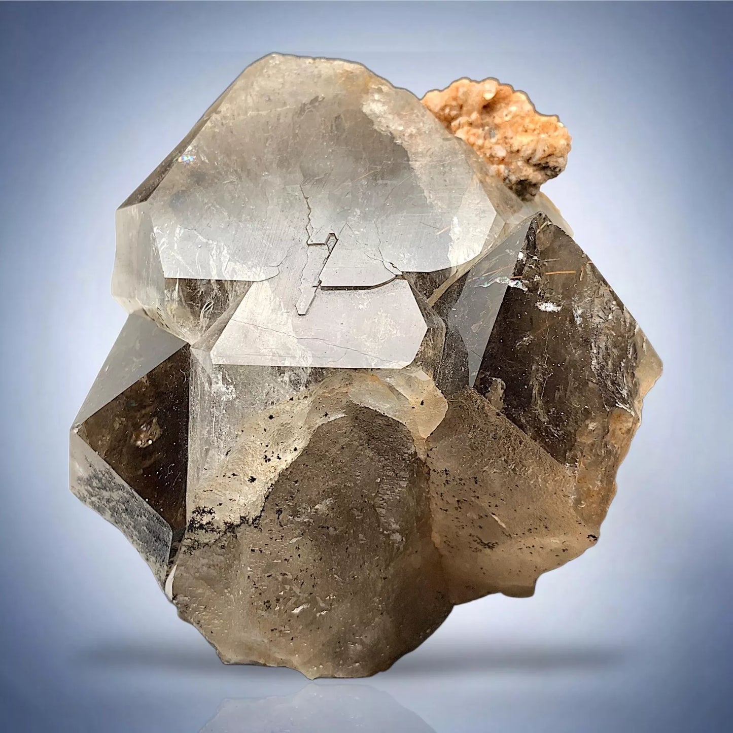 Rauchquarz mit Rutilanteil. Kristallmineralprobe – aus dem Zagi-Gebirge, Pakistan 