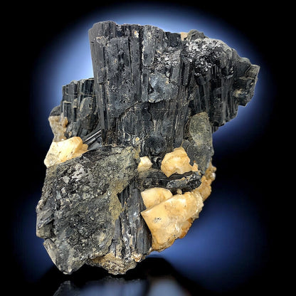 Schörl-Turmalinkristall mit Albit – Mineralienexemplar aus Skardu, Pakistan